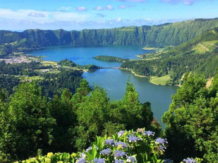 Dag 1 - Vertrek - Aankomst Ponta Delgada (São Miguel)